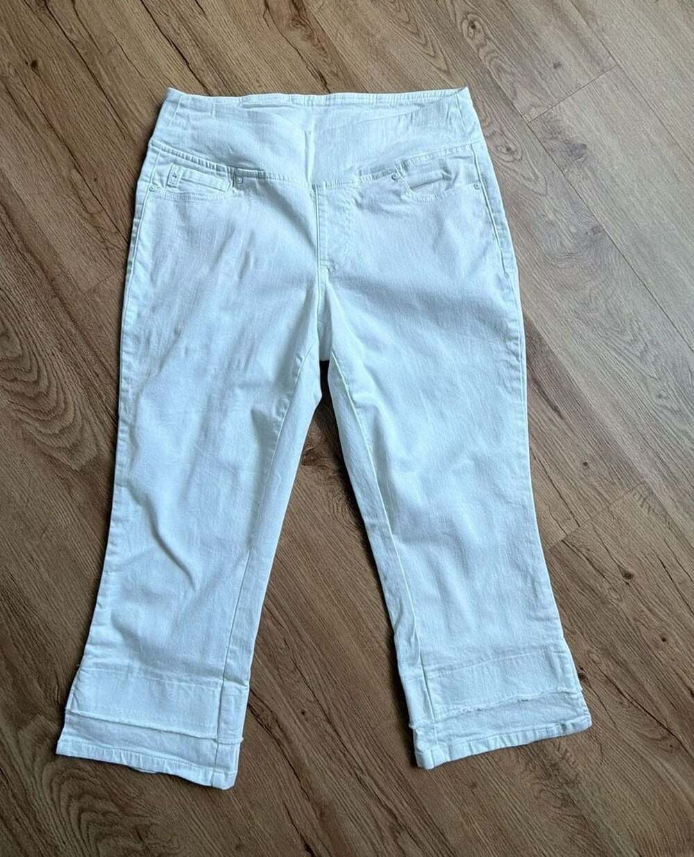 Belle by Kim Gravel White Cuffed Capri Jeans
